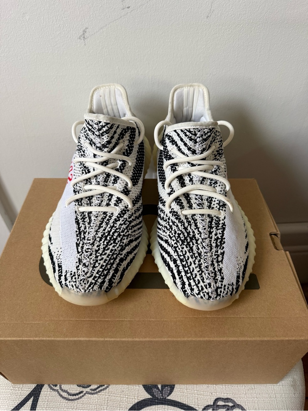adidas Yeezy Boost 350 V2 Zebra Men’s Size 10.5 White Black Red CP9654